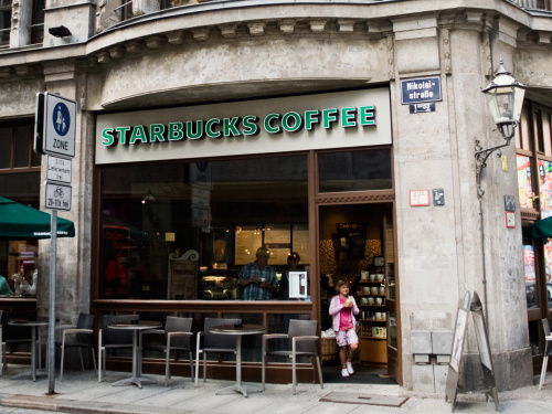 Starbucks - Boulevardansicht